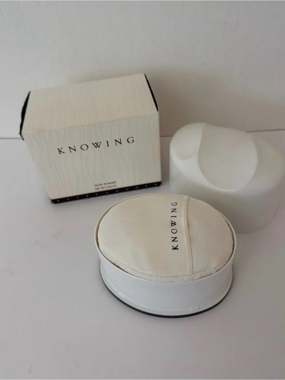 Estee Lauder Knowing Body Powder 4.25 oz